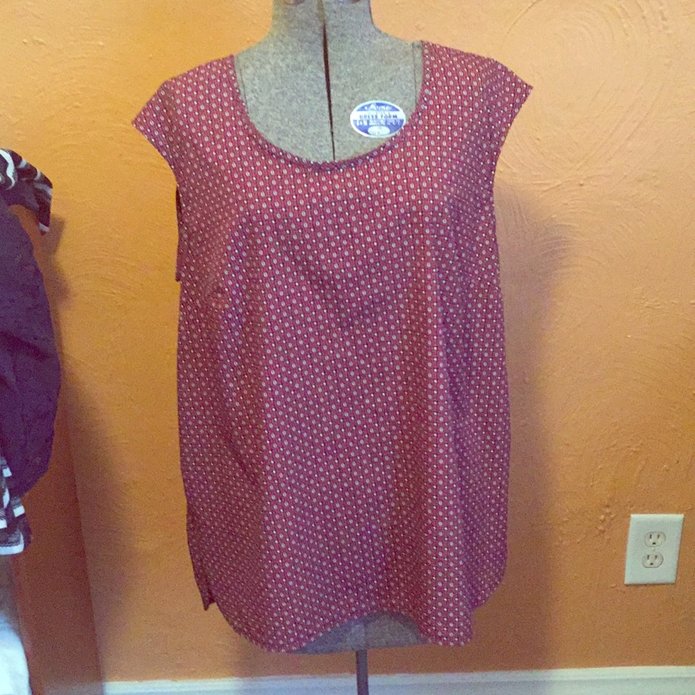 Capped sleeved patterned shirt